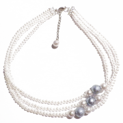 Колие с три реда бели перли